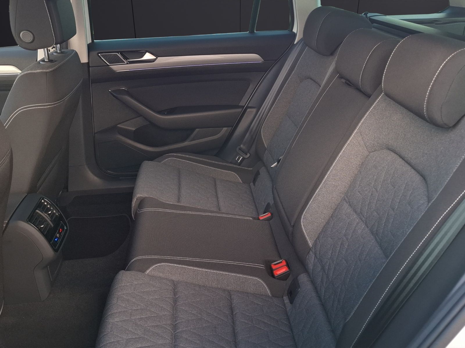 Fahrzeugabbildung Volkswagen Passat Variant TDI Business DSG Matrix Navi AID