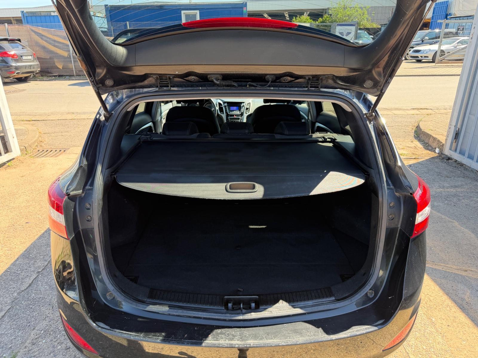 Hyundai i30 2015 — photo 11