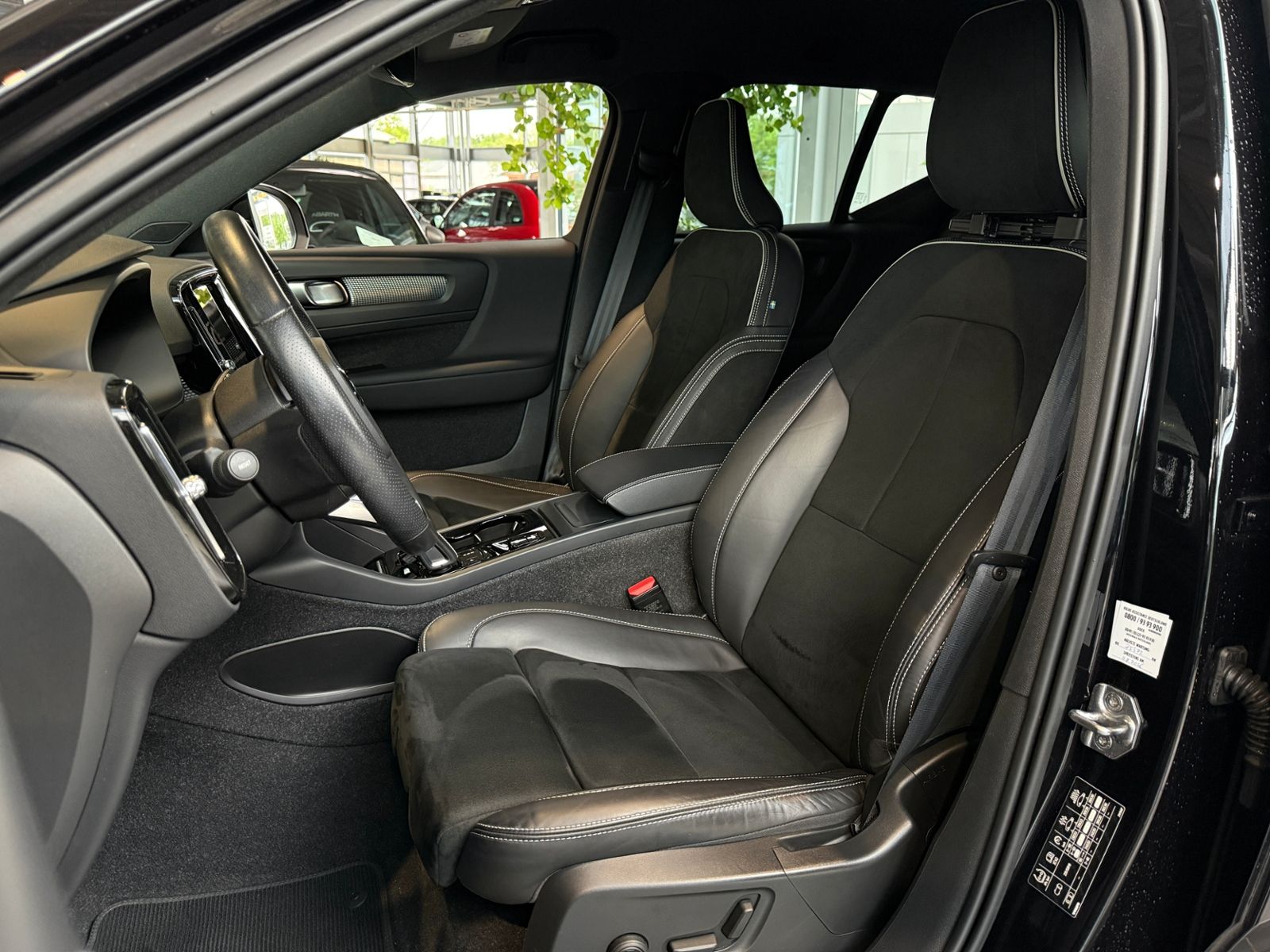 Fahrzeugabbildung Volvo XC40 R Design H/K ACC AHK KAM
