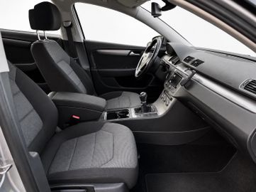 Volkswagen Passat - 10