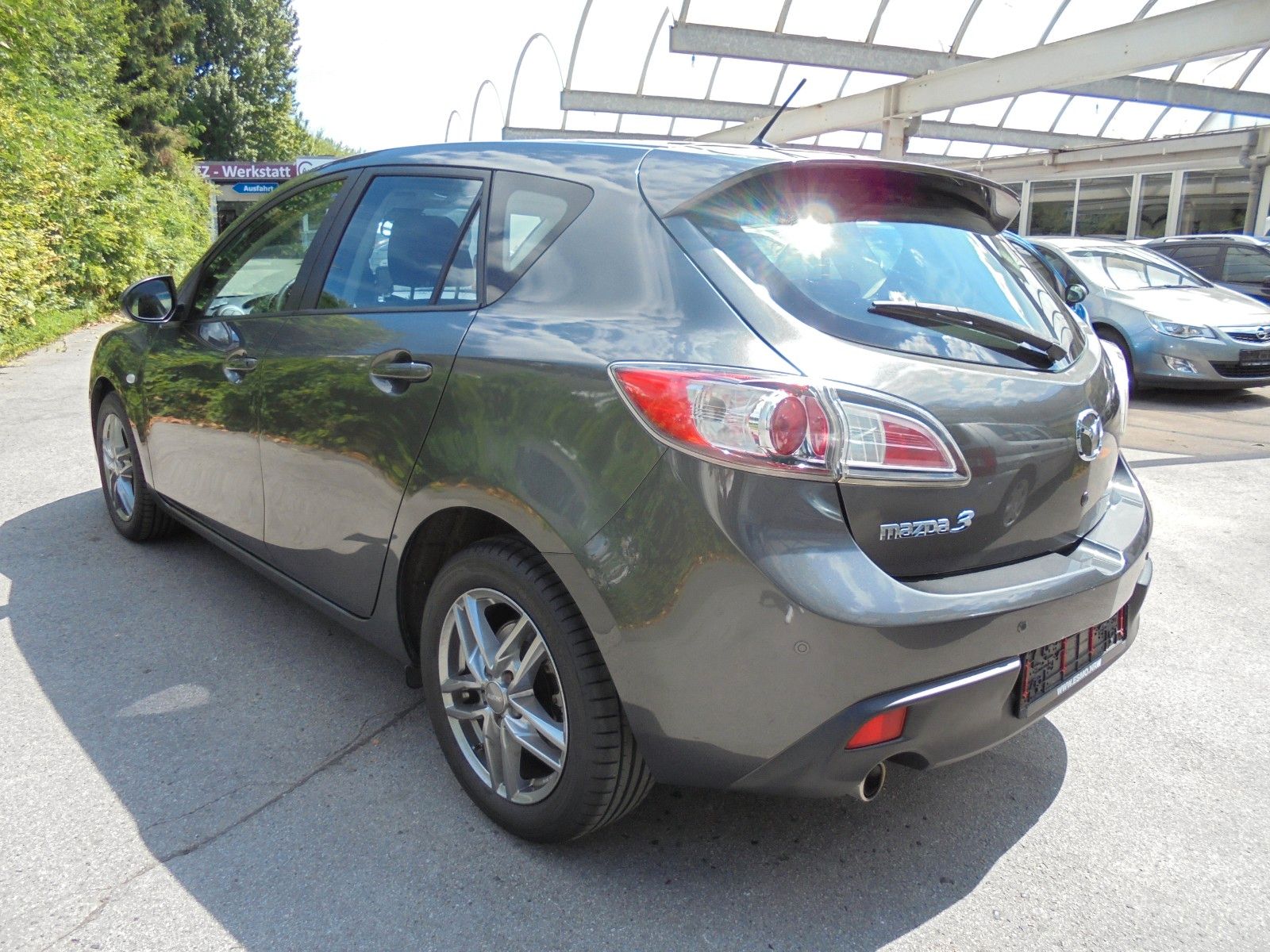 Fahrzeugabbildung Mazda 3 Lim. Exclusive-Line Automatik/Klima/Shz/PDC/
