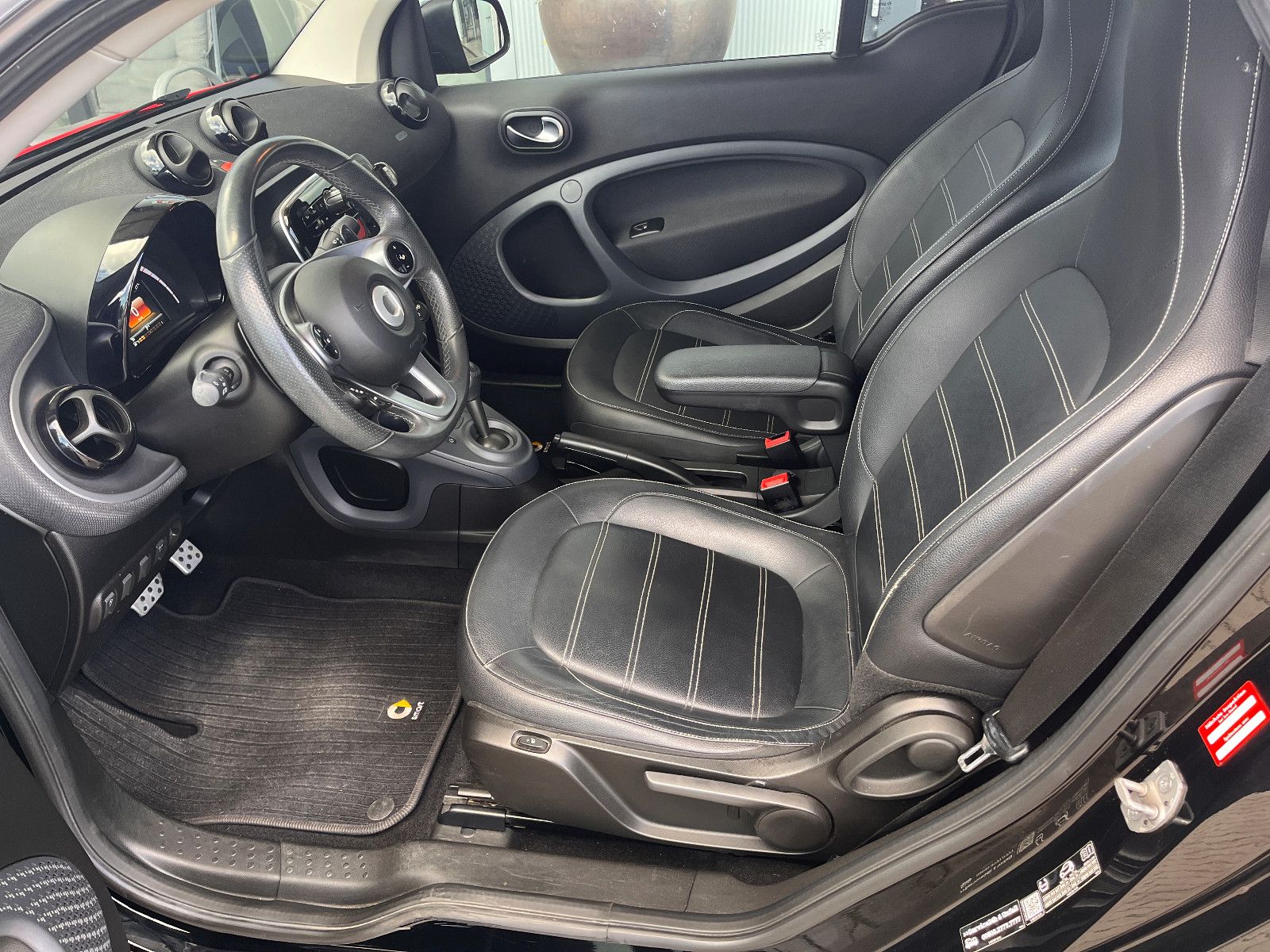 Fahrzeugabbildung Smart ForTwo Cabrio  66 kW Automatik / SHZ