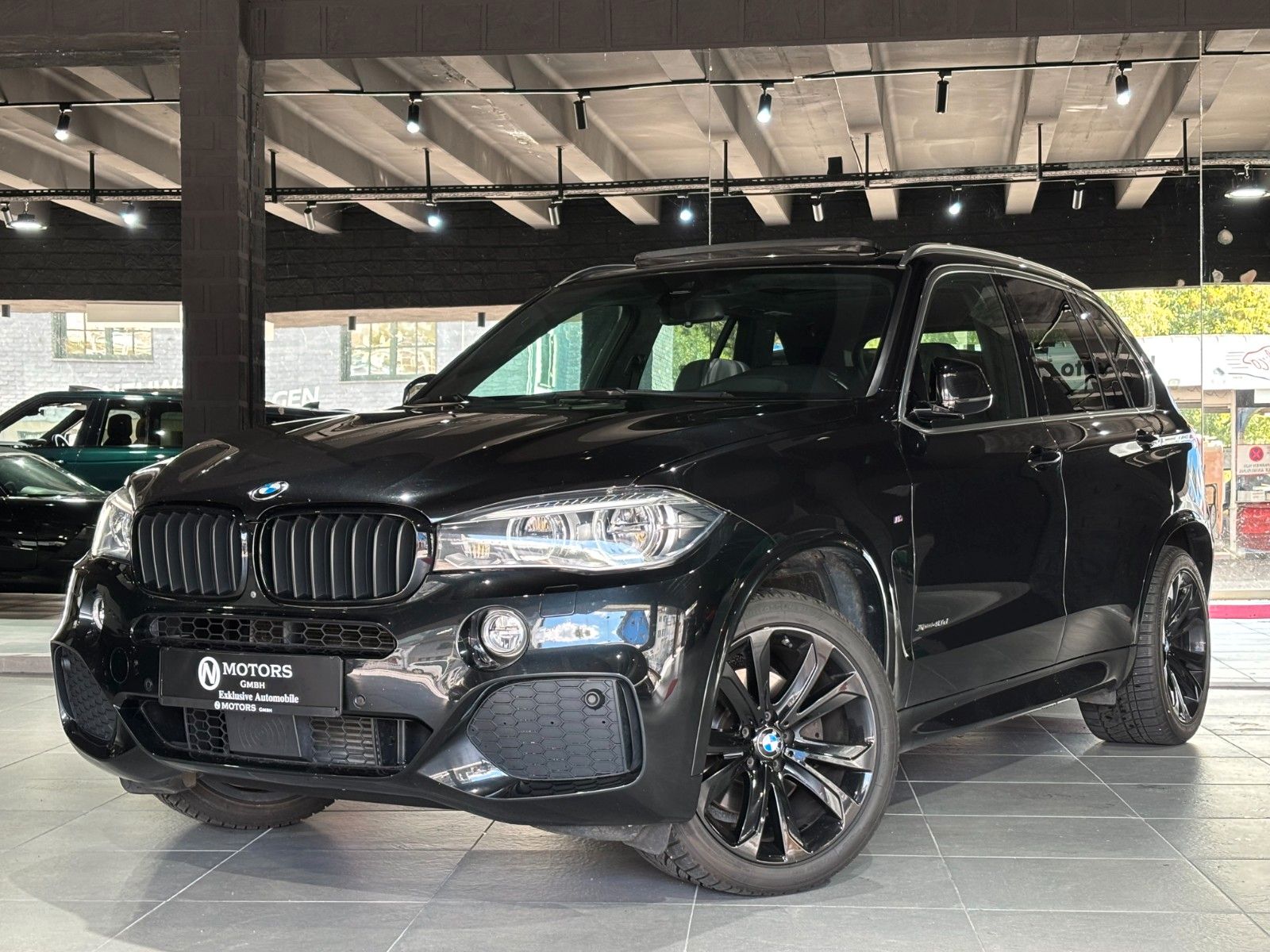 Fahrzeugabbildung BMW X5 xDrive40d *M-Paket*HUD*Pano*Harman-Kardon*KAM
