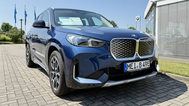 BMW iX1 eDrive20 XLine AHK, DRIV.ASS-PLUS, LED Komfo