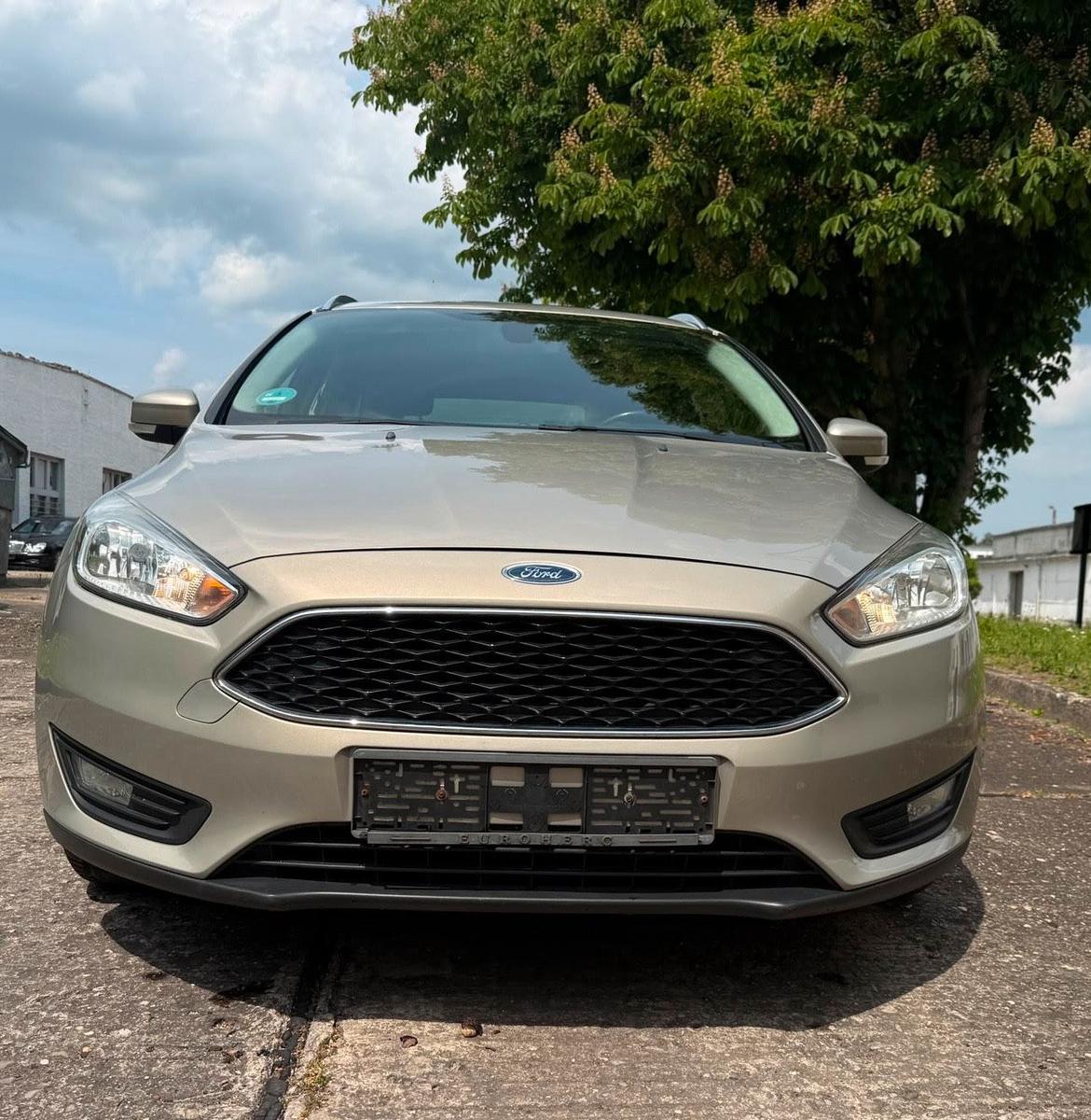 Ford Focus 2015 — rear view