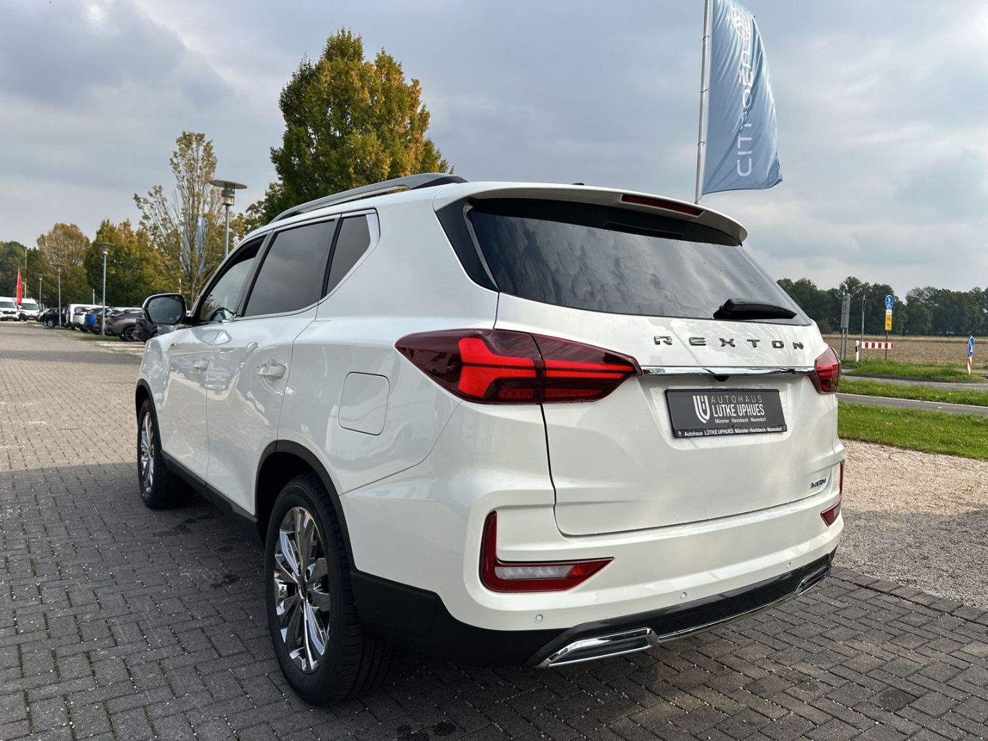 Fahrzeugabbildung KGM Rexton 2.2 Lux 8 AT AWD Navi Leder 360 Kamera