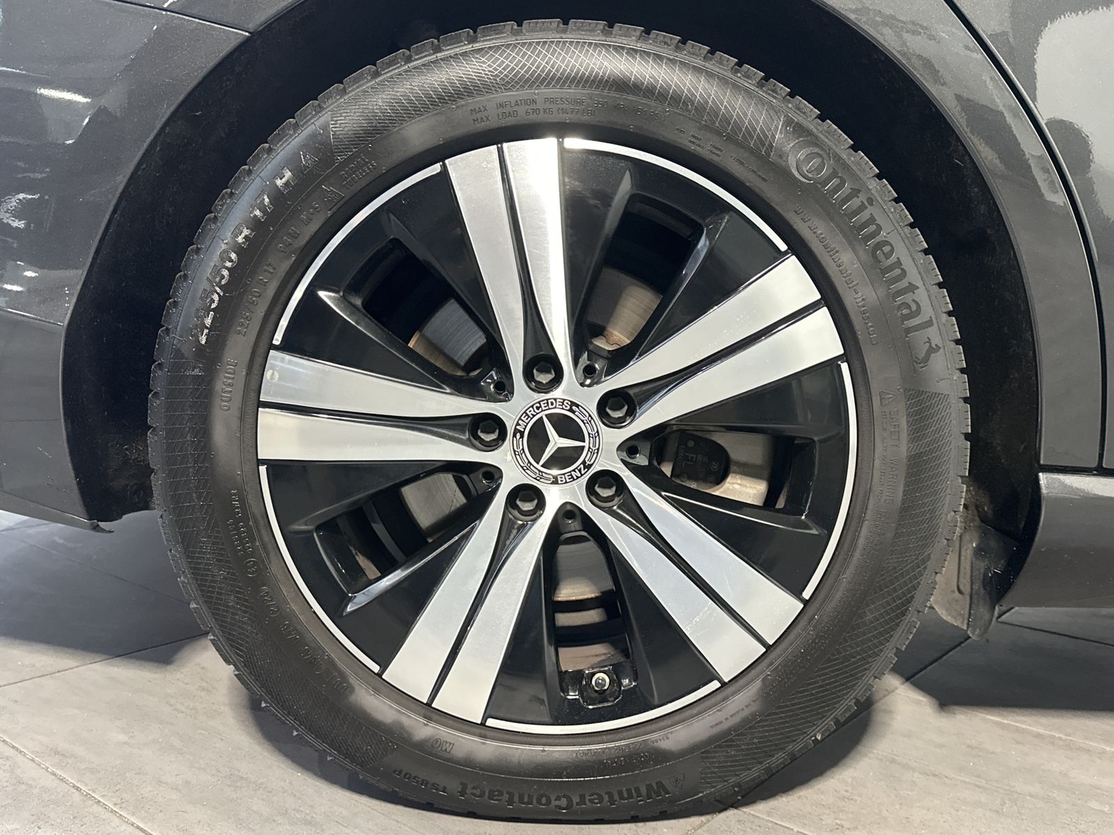 Fahrzeugabbildung Mercedes-Benz C 200d T Avantgarde Night-Paket NAV+LED+KAM+VC