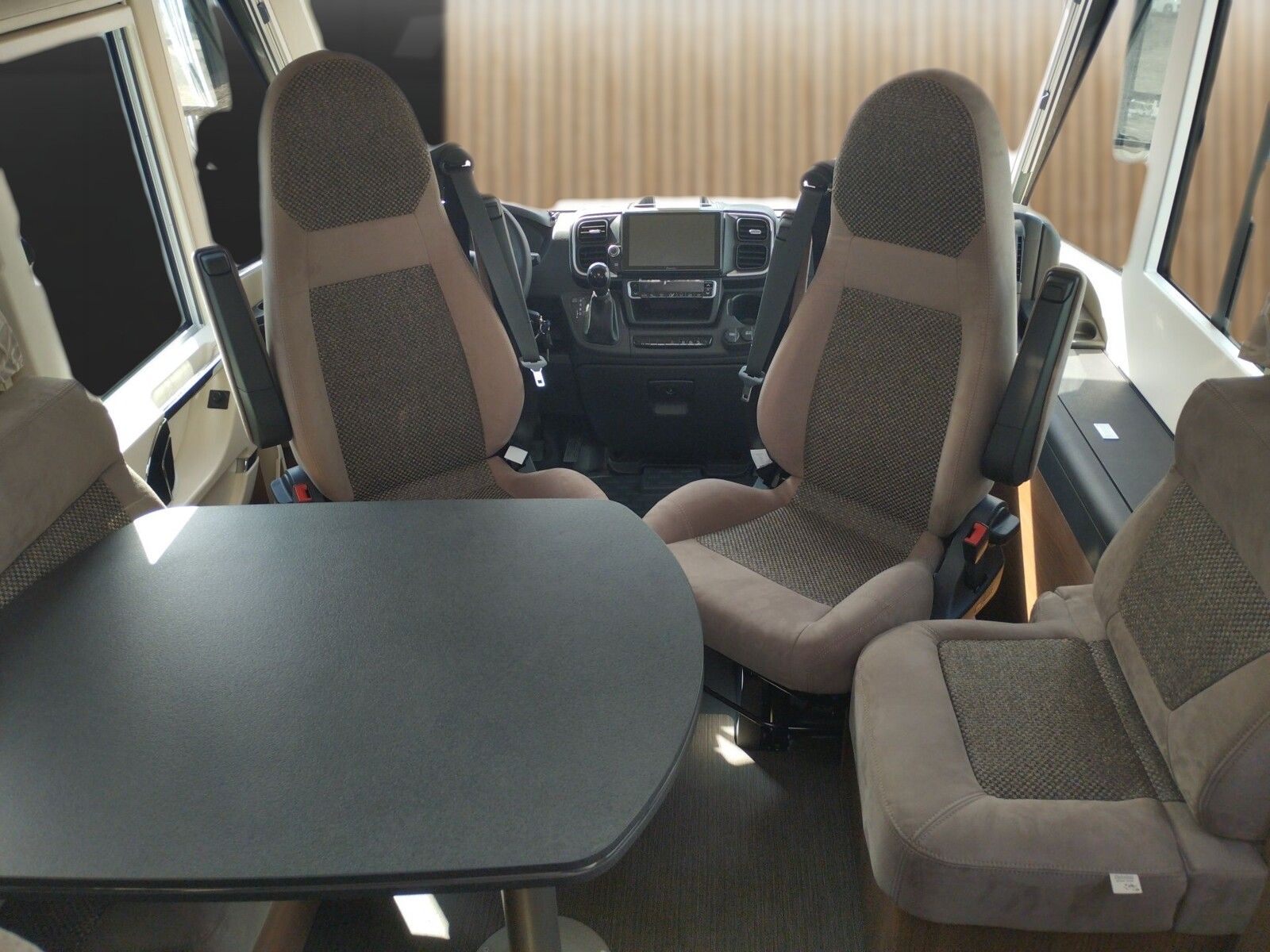 Fahrzeugabbildung Carthago c-compactline I 138 DB Fiat, Navi, Chassis-Plus