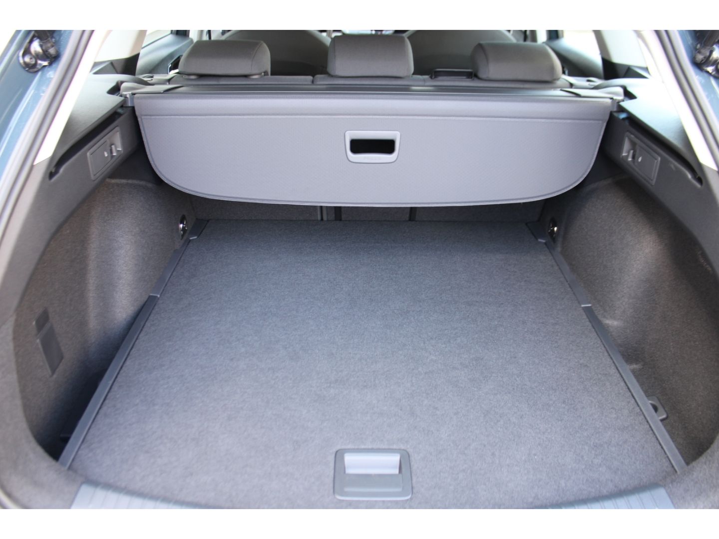 Fahrzeugabbildung SEAT Leon Sportstourer Style LED GRA WiPa RFK FullLin