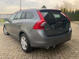 Volvo V60 Kombi Summum D4/LEDER/NAVI/XENON/ACC/STANDHZ - gebrauchte Volvo V60 aus dem Jahr 2017
