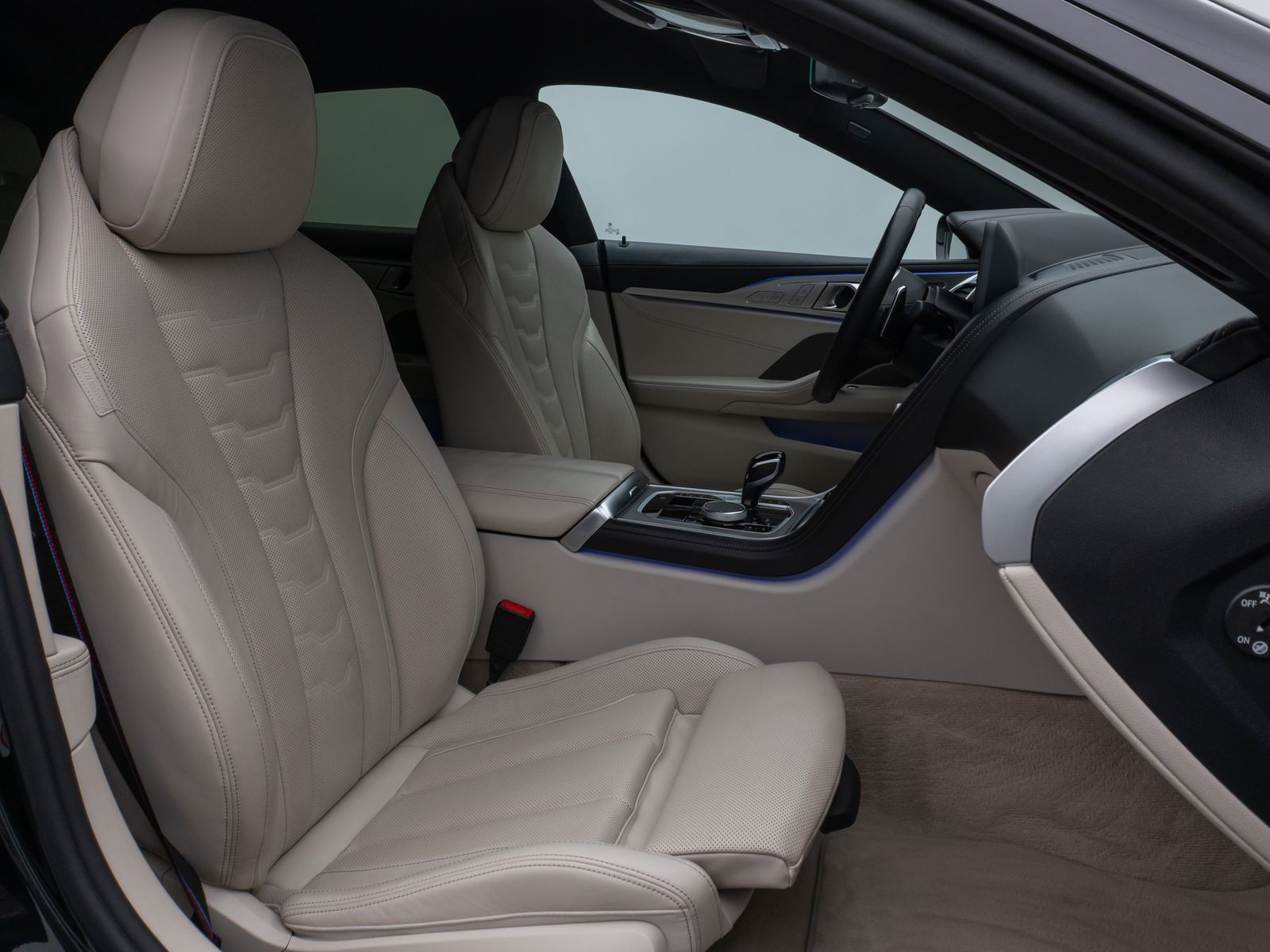 Fahrzeugabbildung BMW 840d xD Gran Coupè Laser 360°HUD SoftCl DisplKey