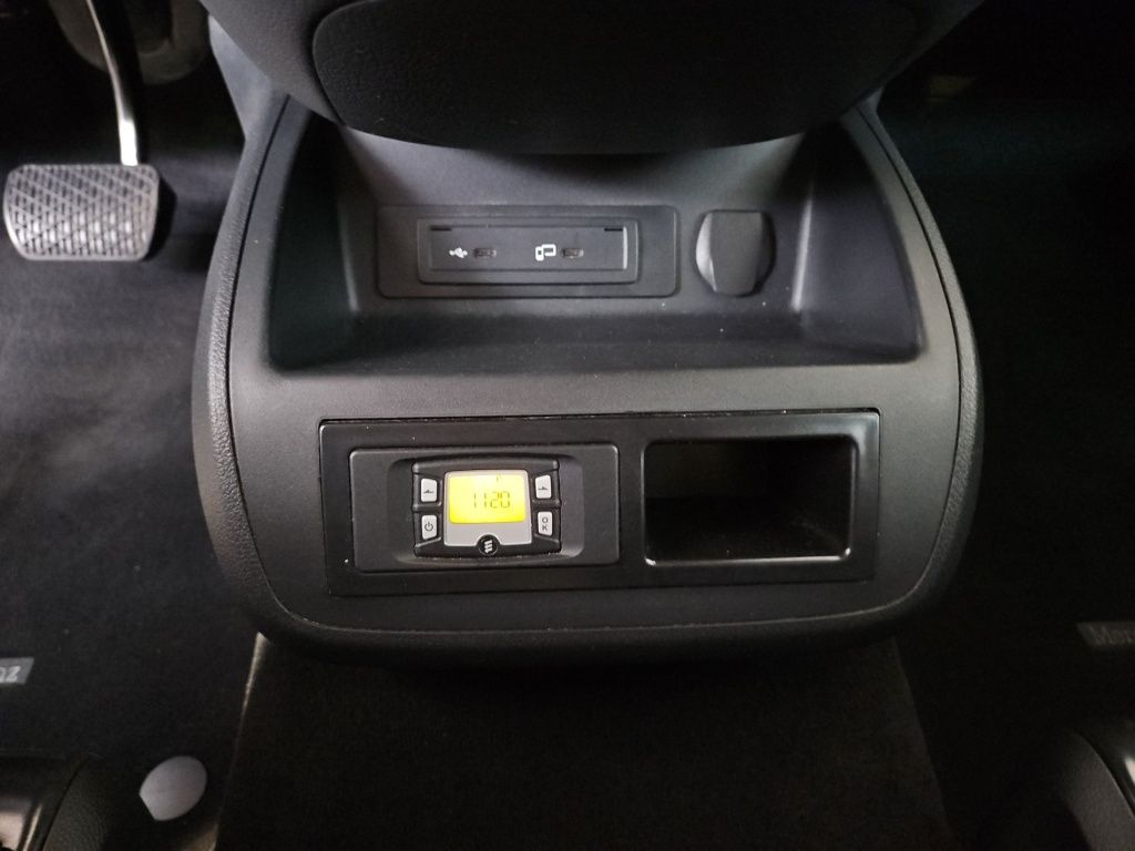 Fahrzeugabbildung Mercedes-Benz V 220 ED kompakt 7 Sitze LED STHZ 2,5t AHK MBUX