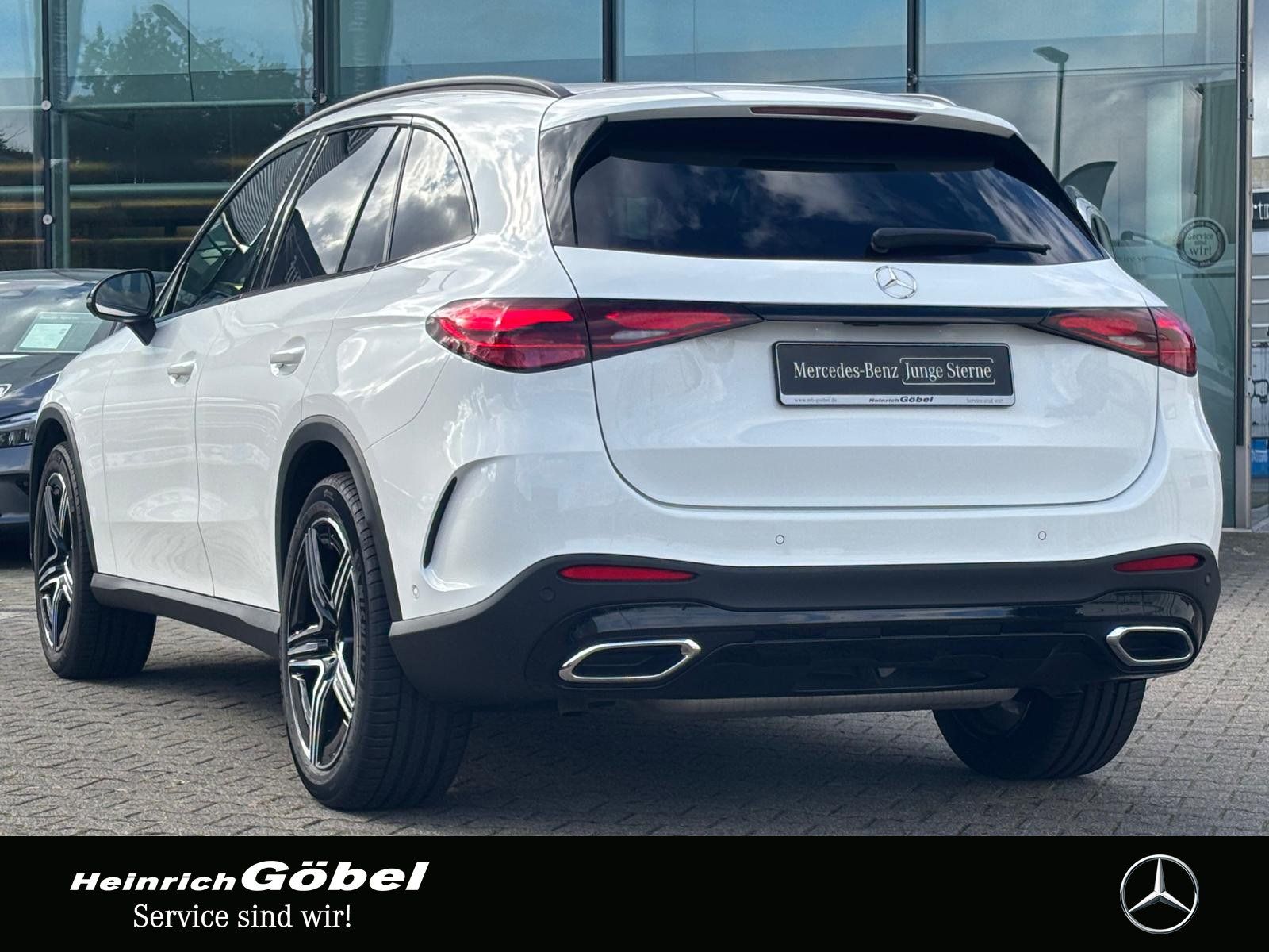 Fahrzeugabbildung Mercedes-Benz GLC 200 4M AMG*AHK*WINTER-PAKET*AMBIENTEBEL*