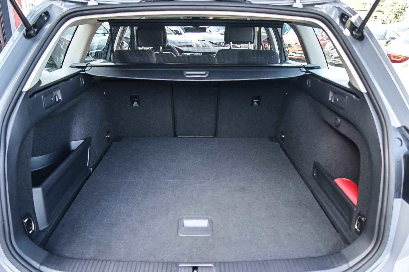 Fahrzeugabbildung Volkswagen Passat Variant HYBRID GTE iQ LED ACC NAVI 1.HAND