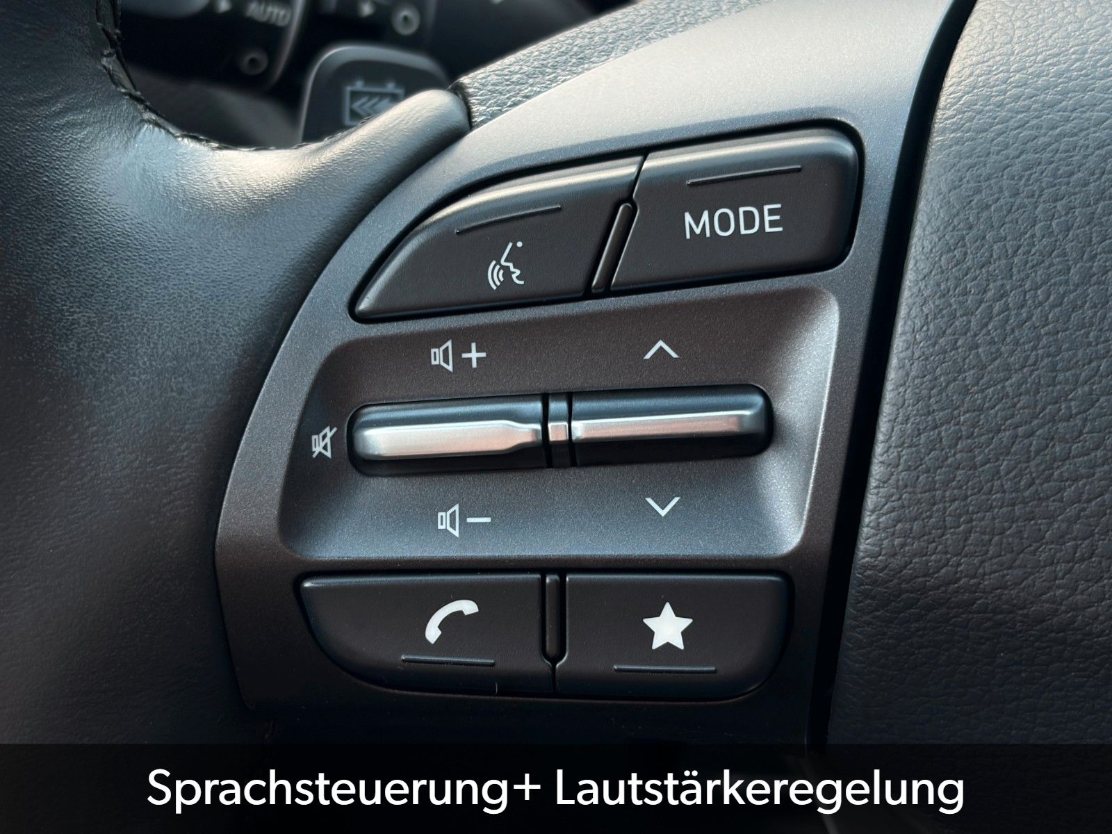 Fahrzeugabbildung Hyundai KONA E Select SHZ LHZ LKA LFA ACC Navi CarPlay