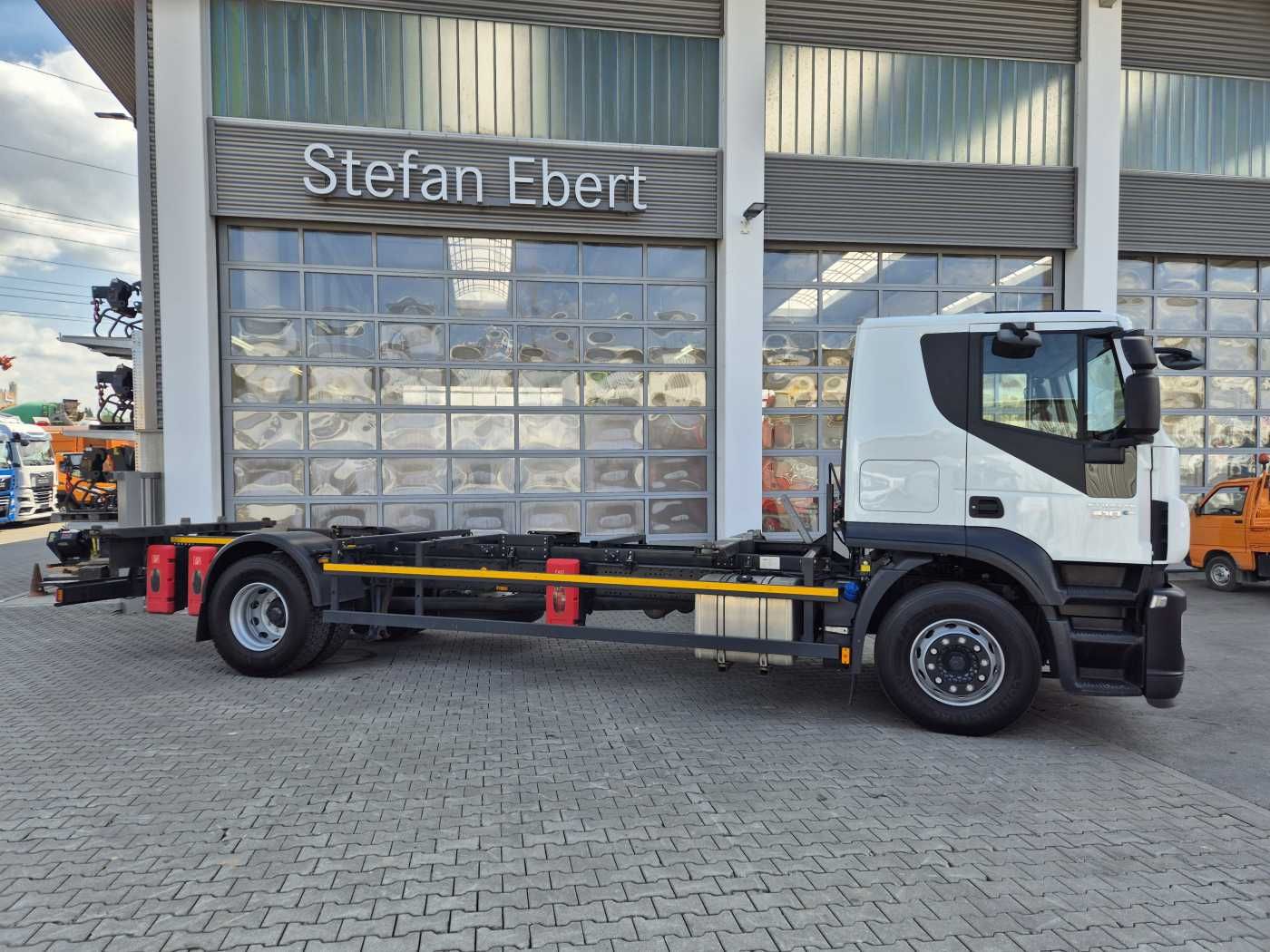 Fahrzeugabbildung Iveco Stralis AT190S31/P BDF Klima Standh. AHK Bett