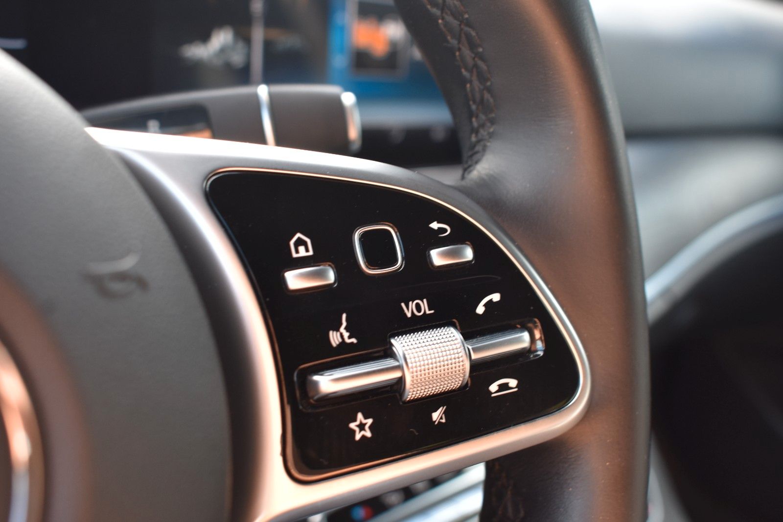 Fahrzeugabbildung Mercedes-Benz E 350d T-Modell HUD/BURMESTER/CARPLAY/LED/KAMERA