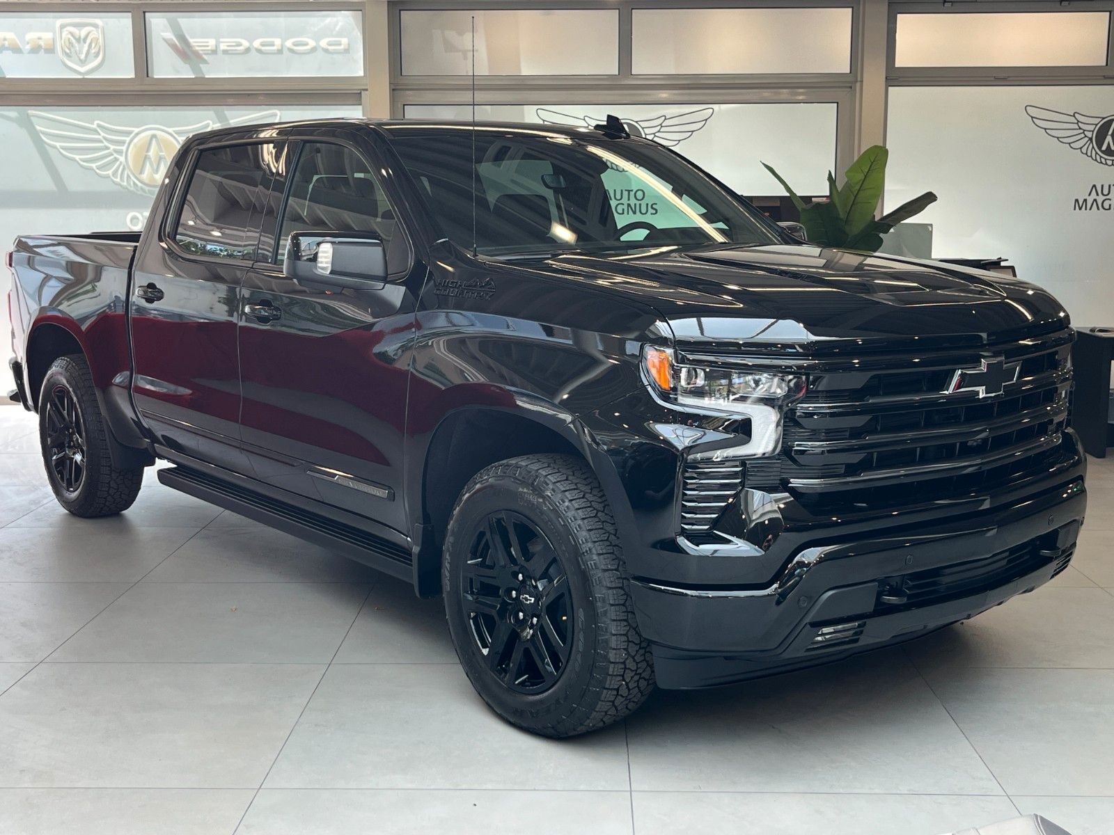 Fahrzeugabbildung Chevrolet Silverado 6.2 V8 High Country Midnight*LPG*360°