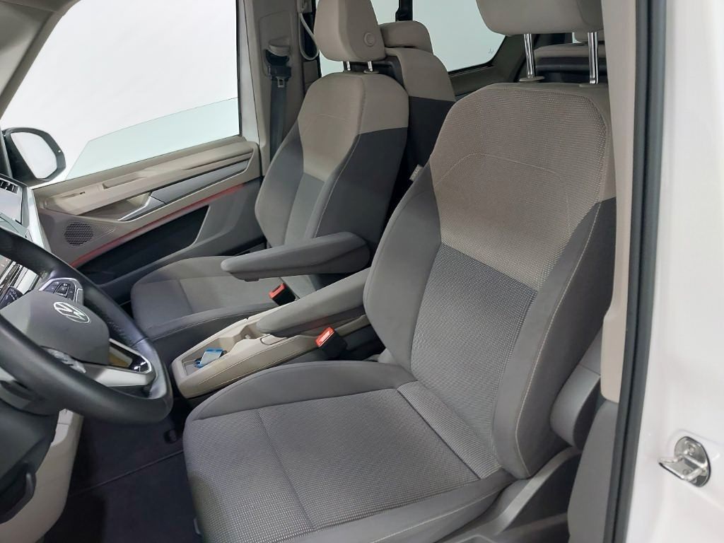 Fahrzeugabbildung Volkswagen T7 Multivan Edition lang H&k Pano vis-a-vis HuD