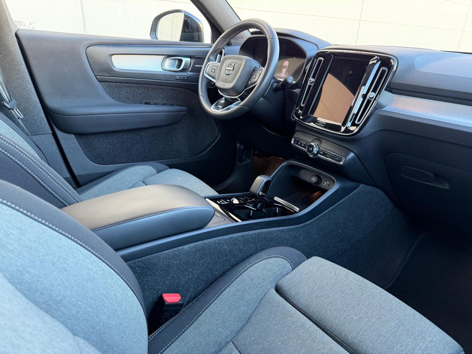 Volvo XC40 B3 Plus Dark Aut.  NAVI+LED+SHZ+CAM+AHK+h/k