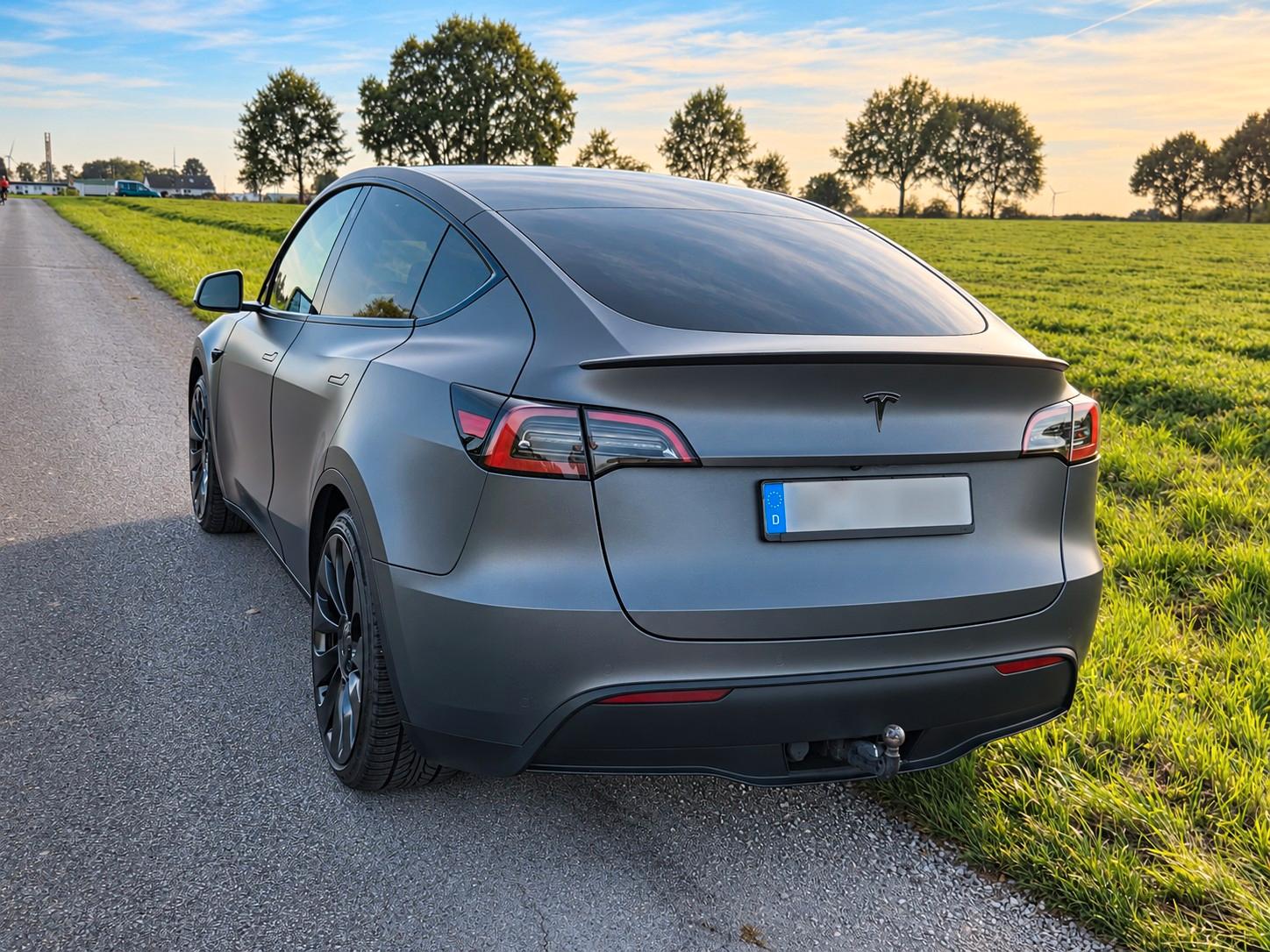 Tesla Model Y Performance |  Mattgrau foliert