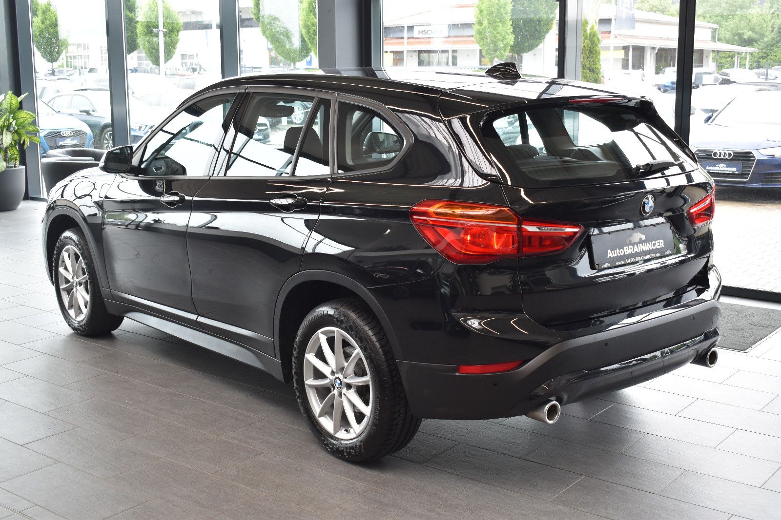 BMW X1 sDrive18d Automatik Navi3D~DAB~PDC~Sportsitze foto 7