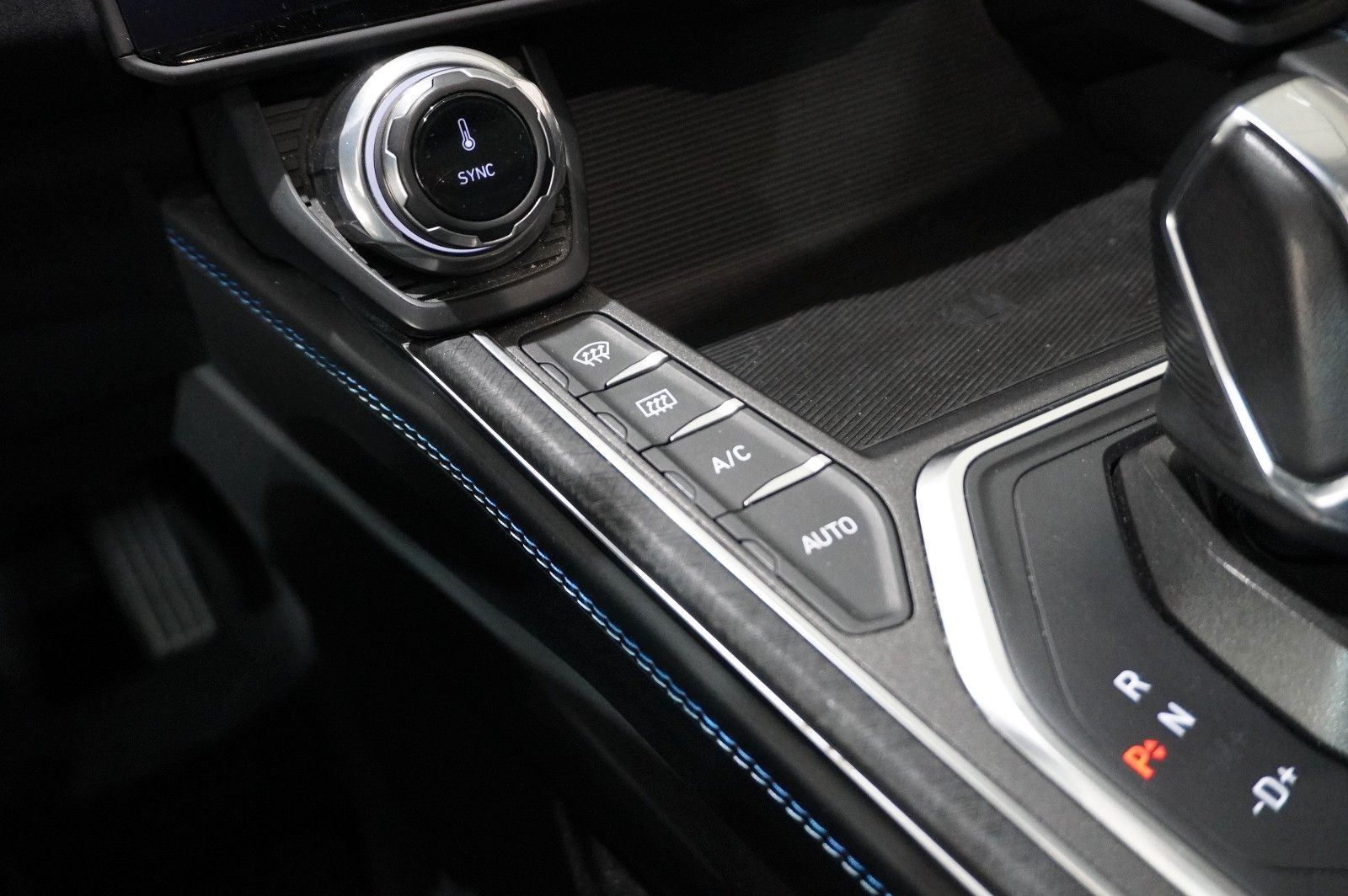 Fahrzeugabbildung Lynk&Co 01 1.5T HEV HYBRID NAVI/LED/SPORT/VIRT./PANO/DAB