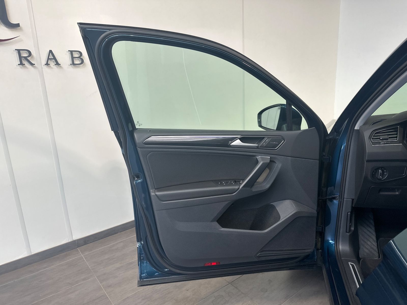 Fahrzeugabbildung Volkswagen Tiguan 2.0 TDI DSG 4Motion Life NAV+IQ-LIGHT