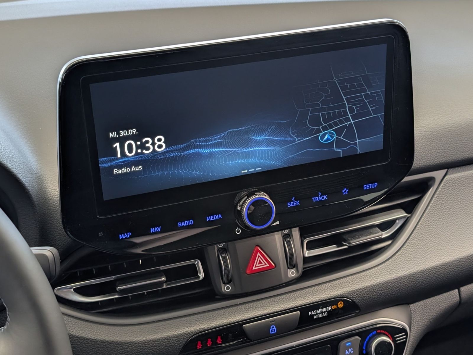HYUNDAI i30 Kombi 1.6 T-GDI Trend Automatik SHZ Navi – Bild 17