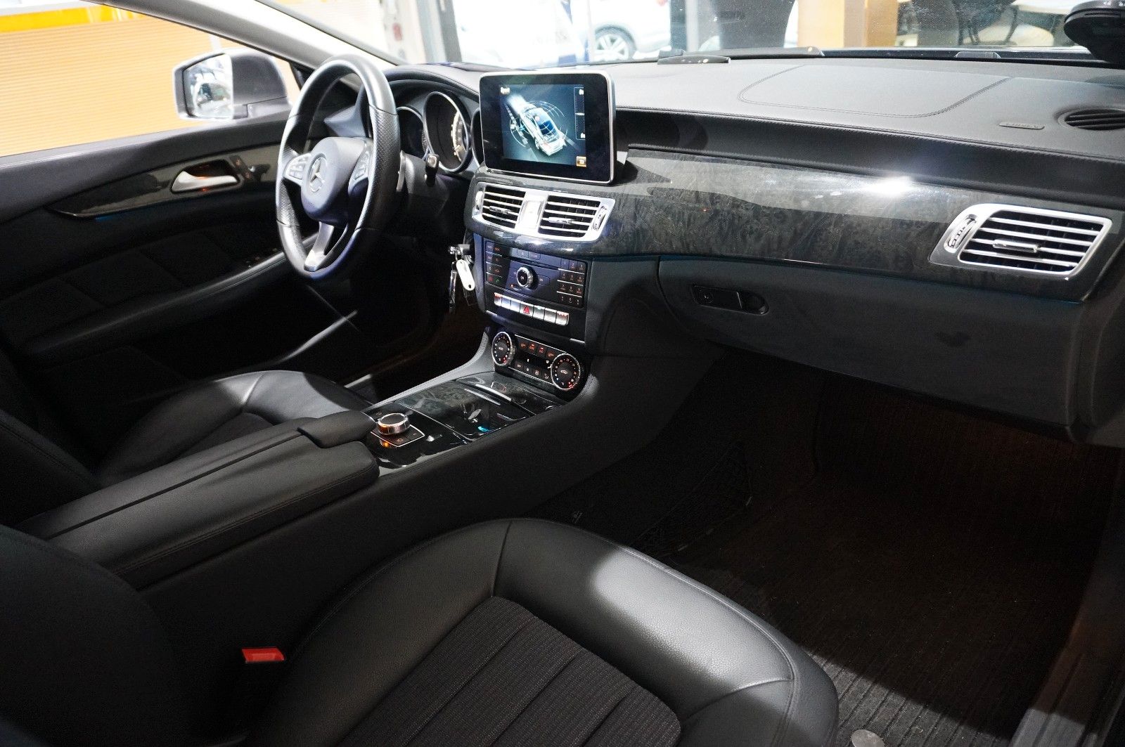 Fahrzeugabbildung Mercedes-Benz CLS 350 COUPE NAVI/AMG/KAMERA/MULTIBEAM/SH/TEMP.
