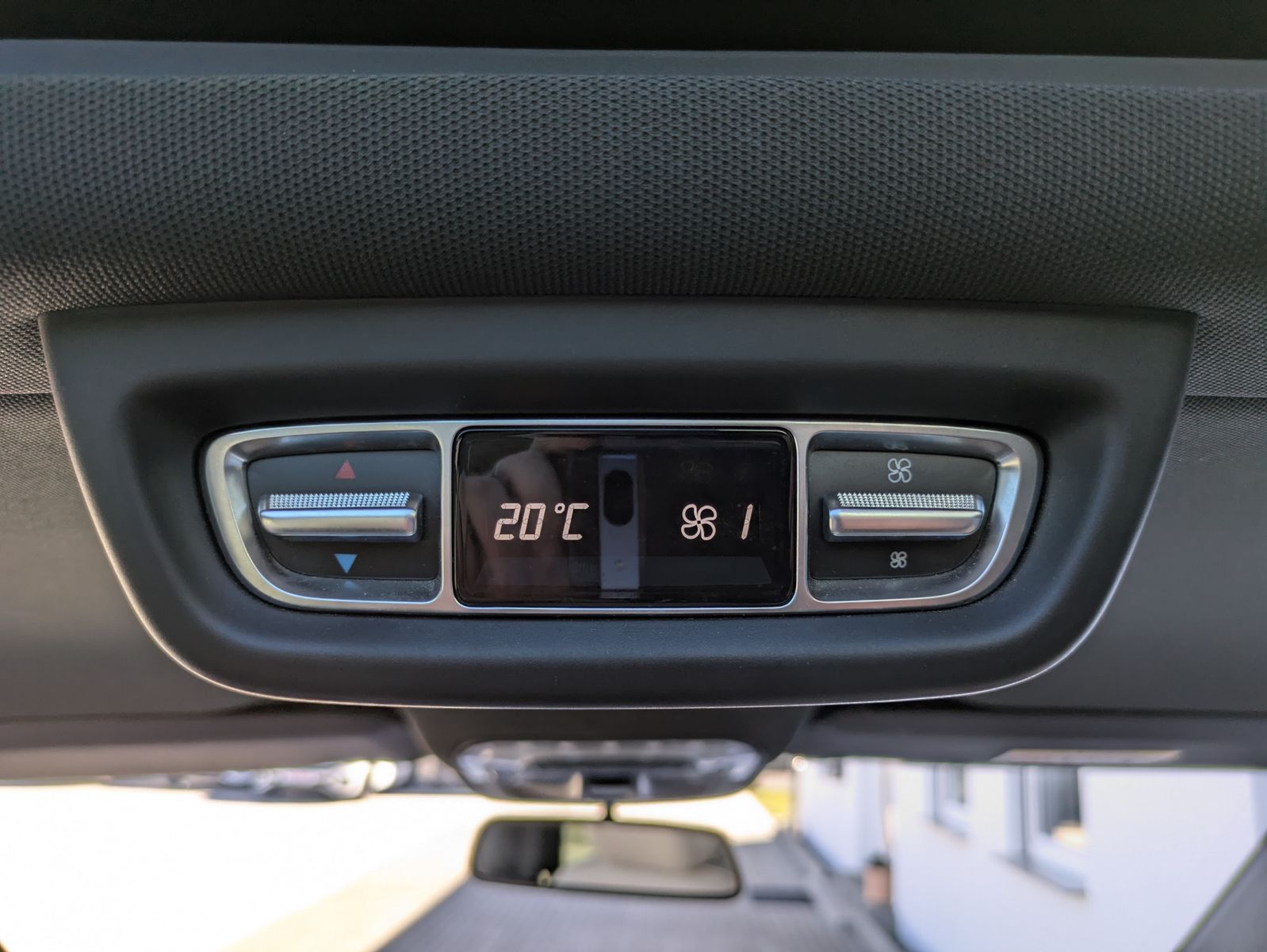 Fahrzeugabbildung Mercedes-Benz V 300 d 4MATIC AMG lang PANO*LED*LEDER*DISTR.