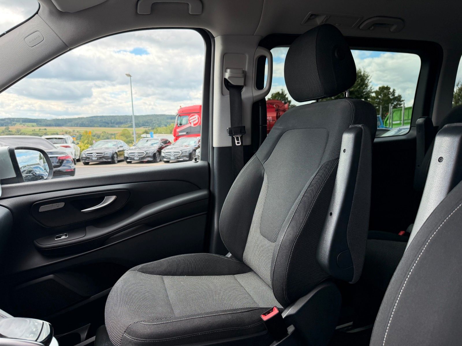 Fahrzeugabbildung Mercedes-Benz V 250 d EDITION AHK DISTRONIC Standheiz LED
