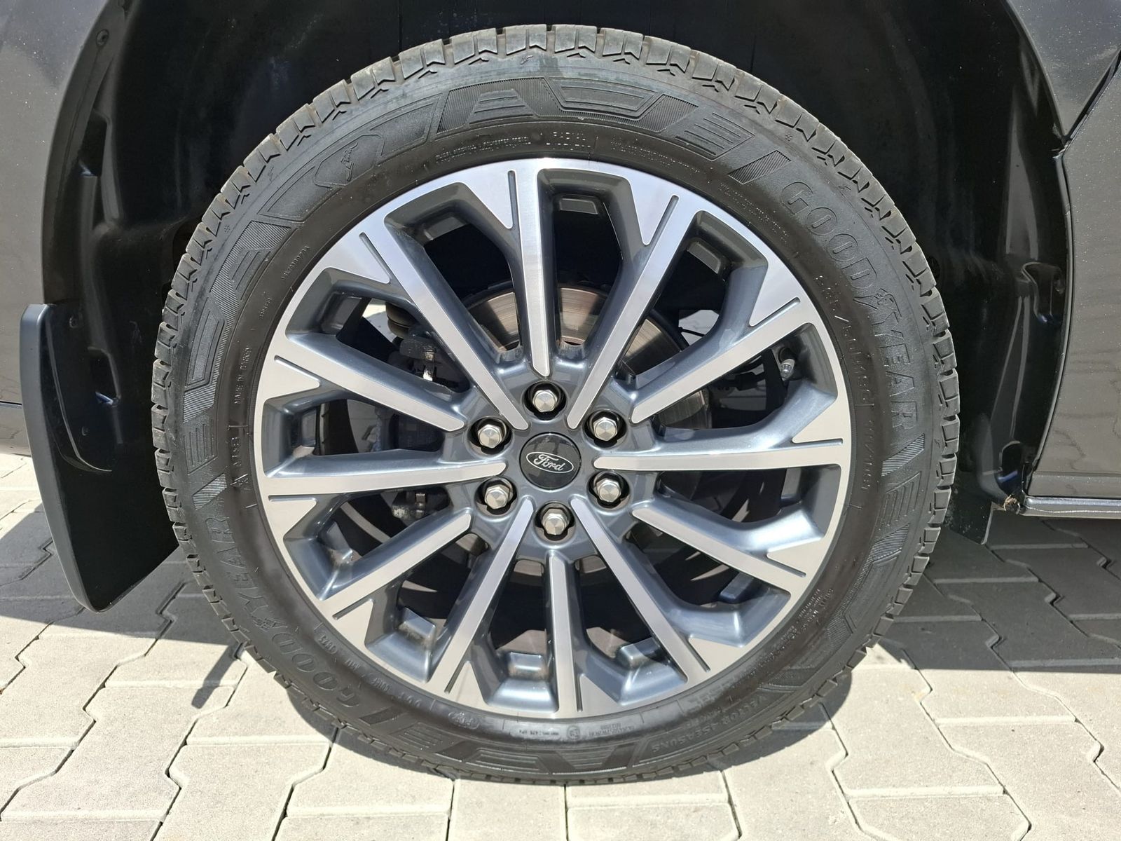 Fahrzeugabbildung Ford Tourneo Custom L1 Titanium X MATRIX*STANDH.*AHK