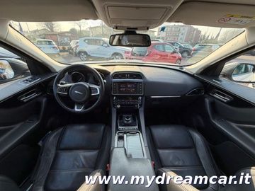 Jaguar F-Pace - 9