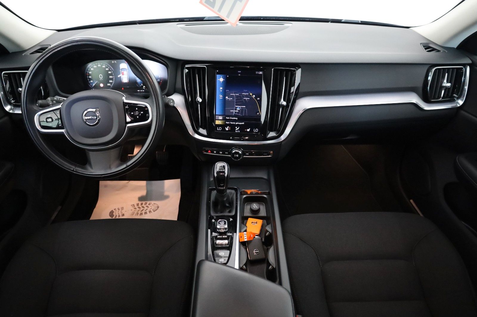 Fahrzeugabbildung Volvo V60 Momentum Pro,Navi,LED,SH,Kamera,DAB,