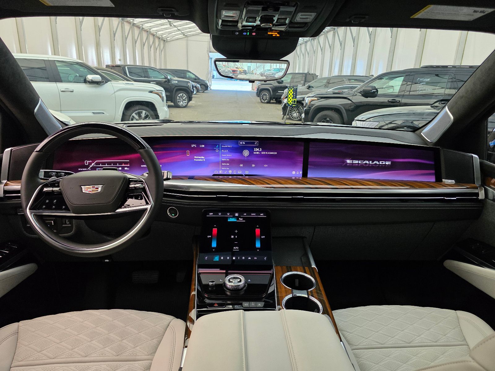 Fahrzeugabbildung Cadillac Escalade Sport Platinum T1: 129.000 EUR, Stock !