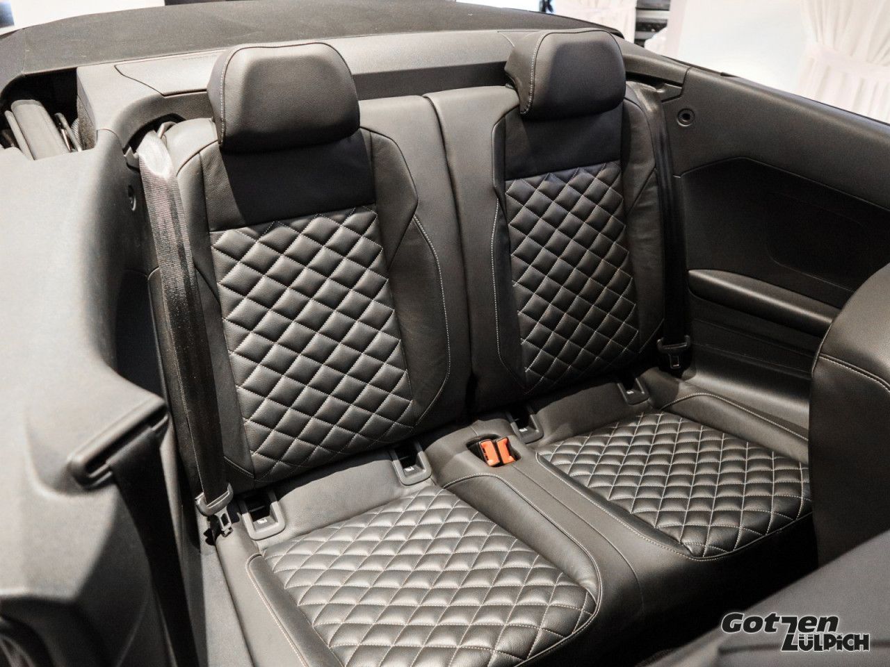 Fahrzeugabbildung Volkswagen T-Roc Cabriolet 1,5TSI R-Line Leder Winter-Paket