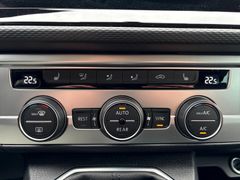 Fahrzeugabbildung Volkswagen T6.1 Multivan 150PS Navi Sitzh 3xKlima Sitzh Cam