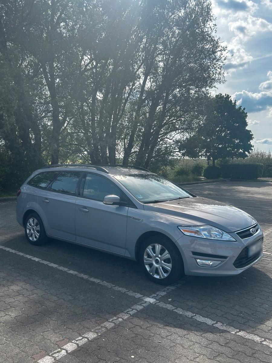 Ford Mondeo 2010 — rear view