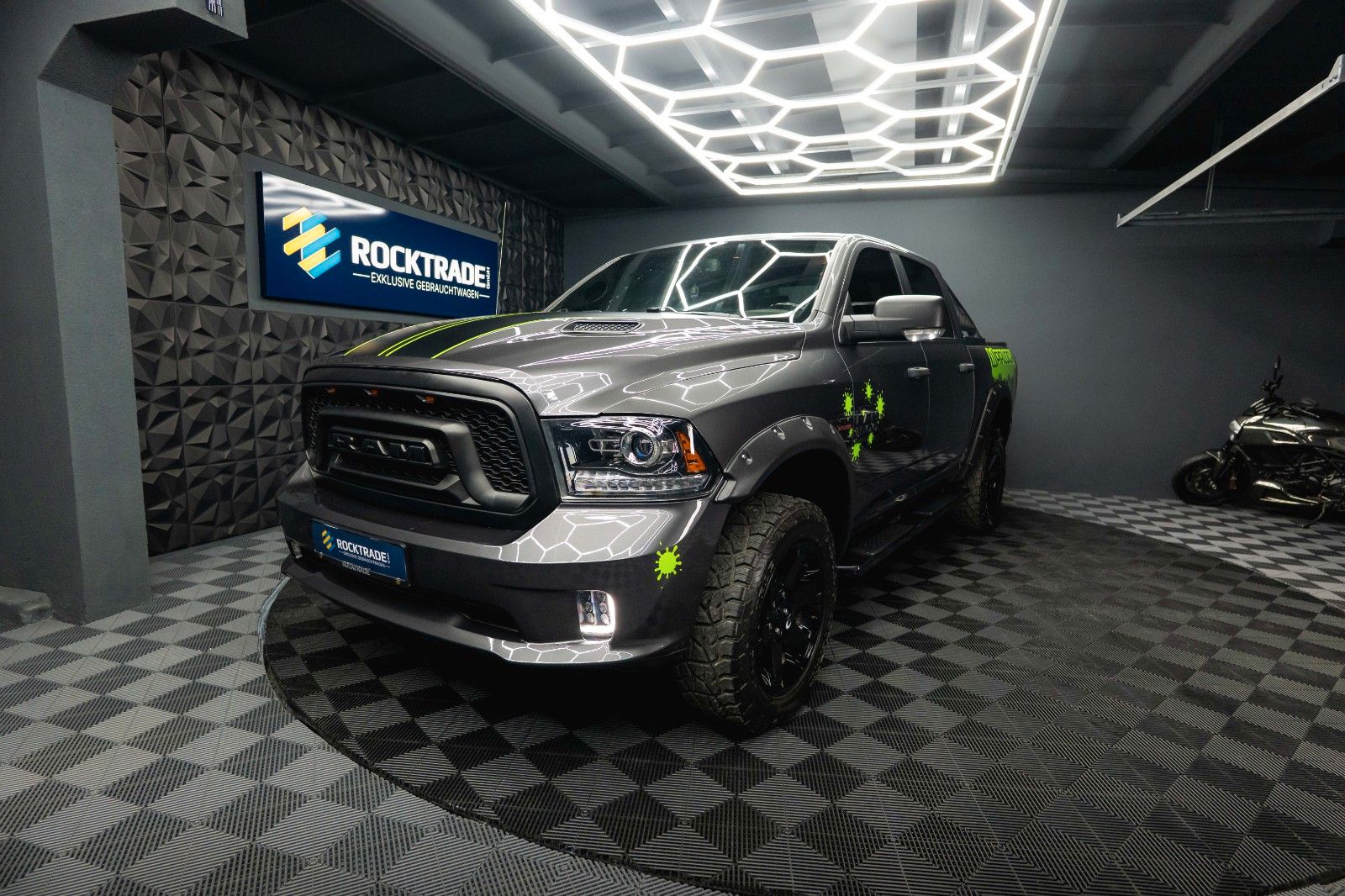 Fahrzeugabbildung Dodge RAM 5.7 V8 HEMI 4x4 Sport OFFROAD Night WARLOCK