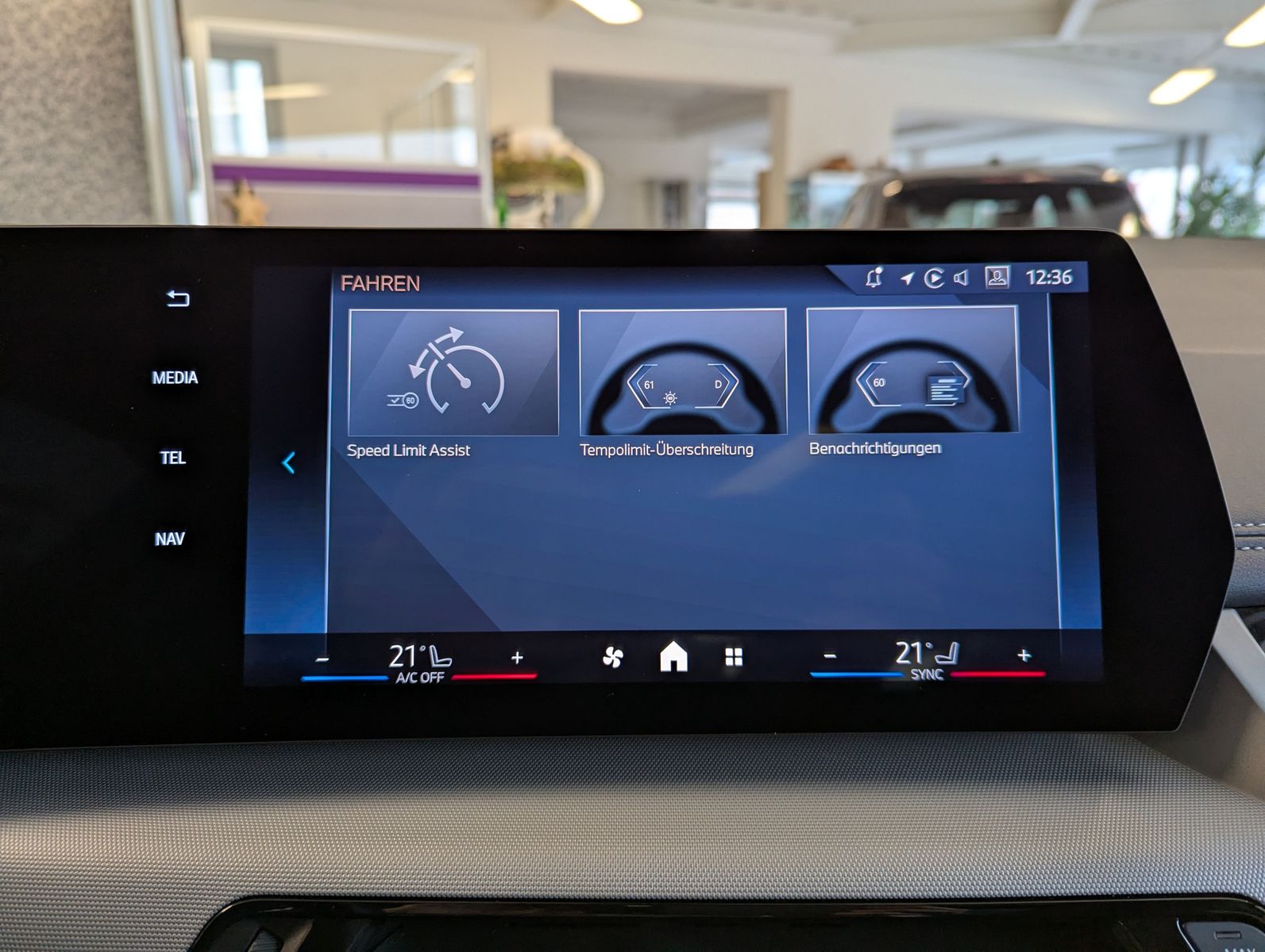 BMW 220 Active Tourer Aut AHK Pano Cam Travel-Paket - Image 29