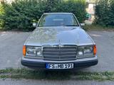 Mercedes-Benz W124 230E Automatik HU 07/27 - silberne Mercedes-Benz E 230