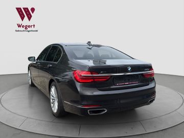 BMW 740 - 12