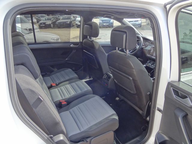 Fahrzeugabbildung Volkswagen Touran/2xR-Line/Pano/AHK/LED/Navi/Voll/Virtual/