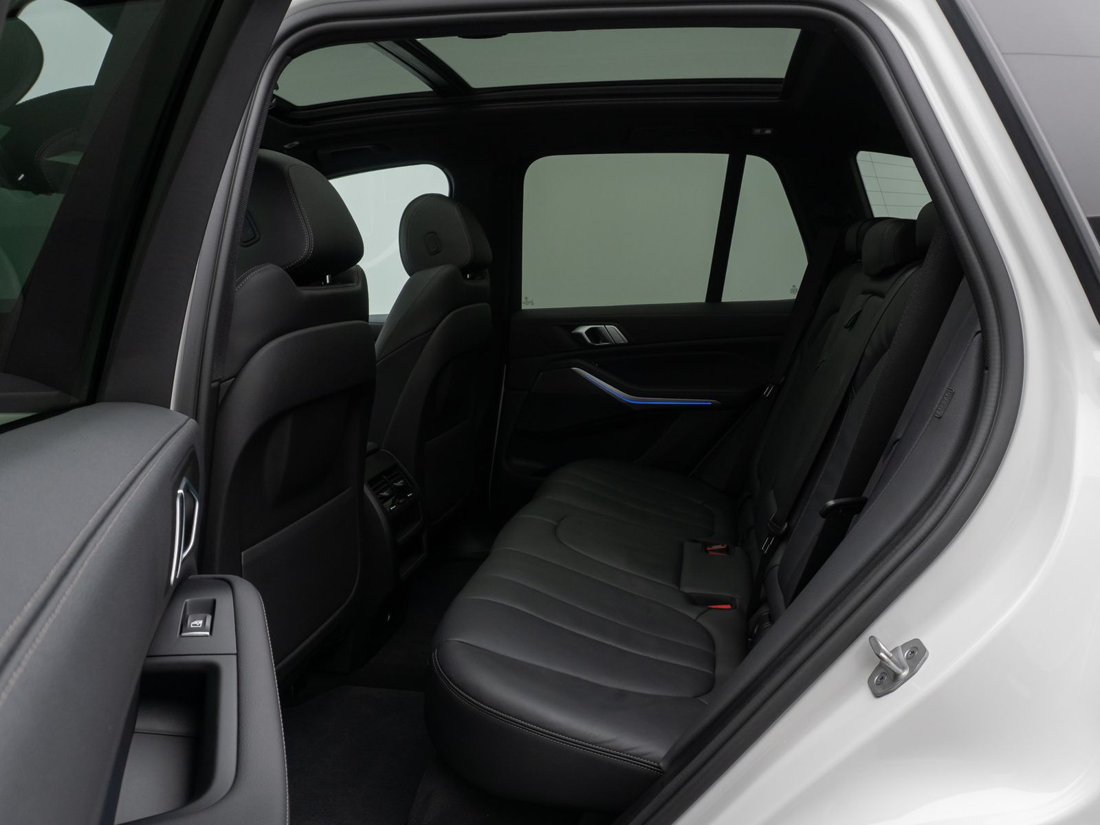 Fahrzeugabbildung BMW X5 xD30d M Sport 360° HUD HiFi DAB AHK Panorama