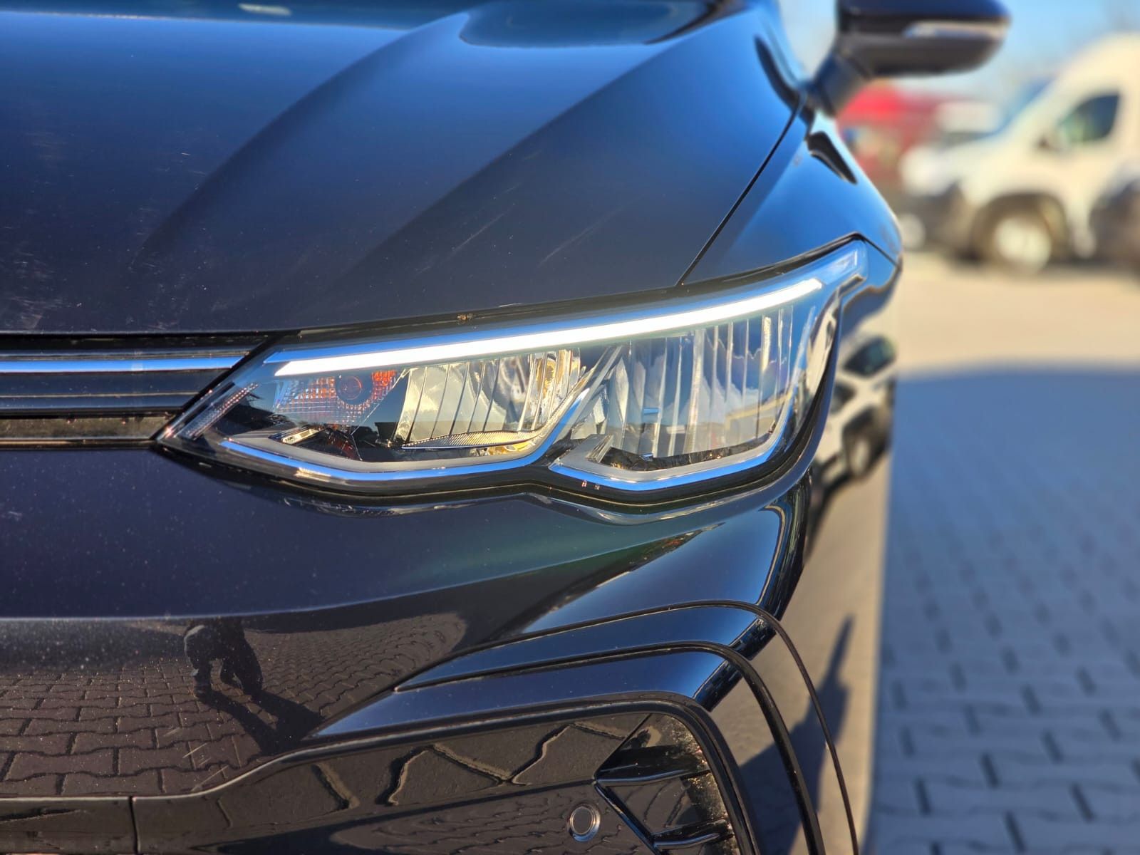 Fahrzeugabbildung Volkswagen Golf 1.5 TSI R-Line PANO*LED*ACC*KAMERA*PremNAVI