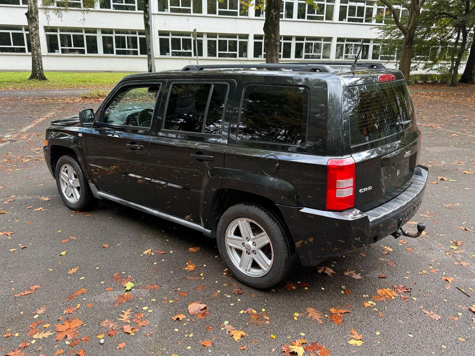 Jeep Patriot 2011 — салон