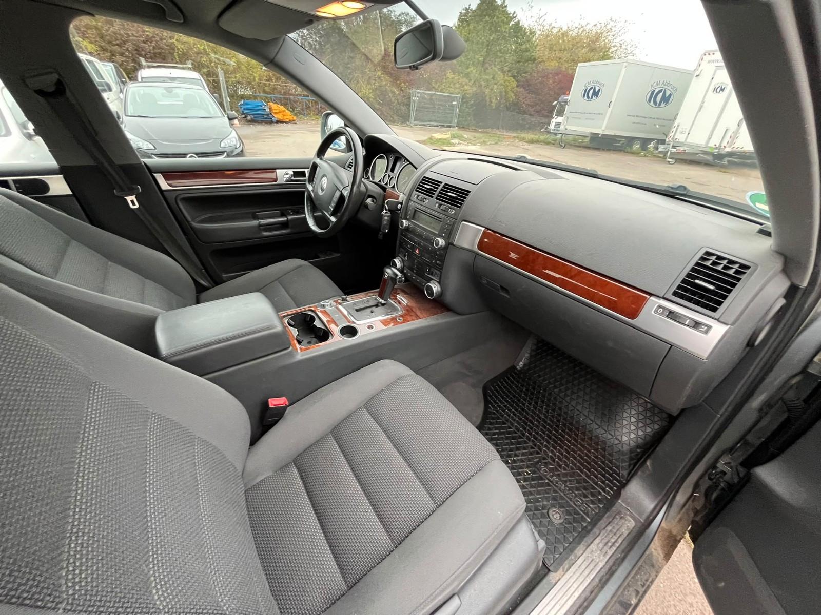 Volkswagen Touareg 2004 — photo 20