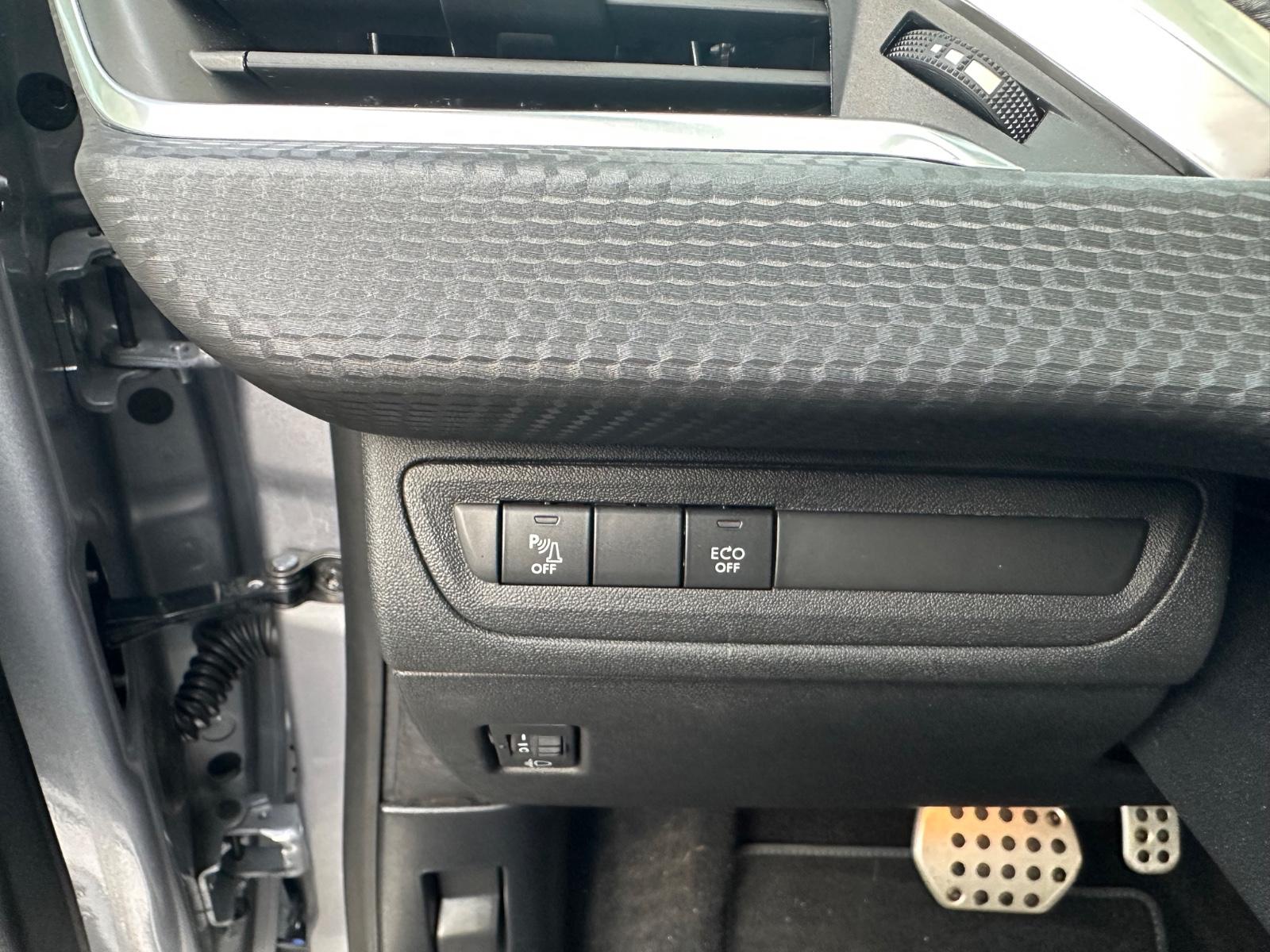 Peugeot 2008 Crossway T-Leder R-Kamera Panorama-Dach