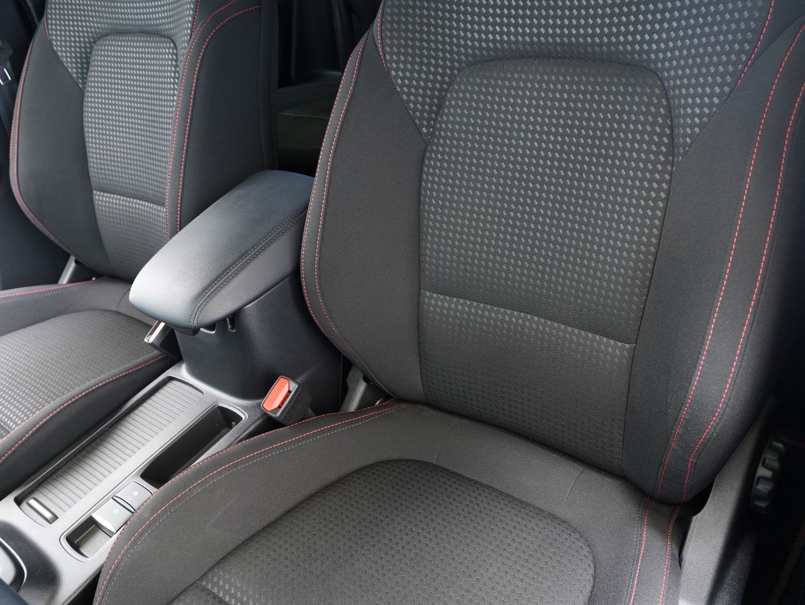 Fahrzeugabbildung Ford Focus Turnier ST-Line X 1.0 EcoBoost Mild-Hybrid